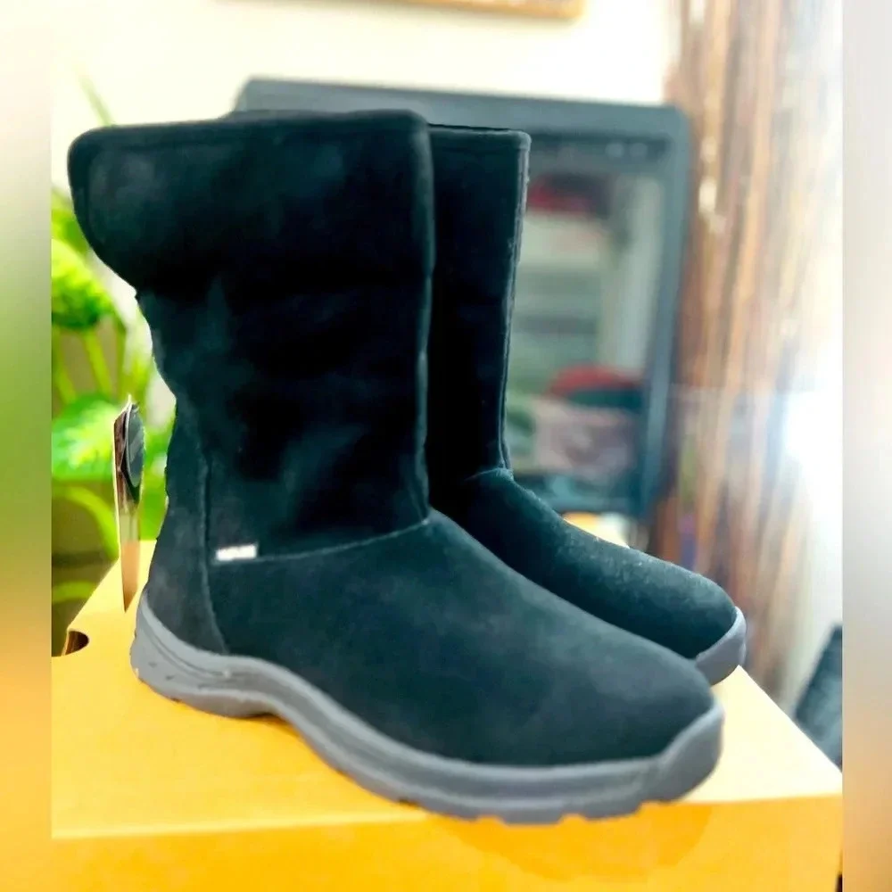 New women’s winter boots Thermo lite memory foam genuine suede  size 6 black NWT